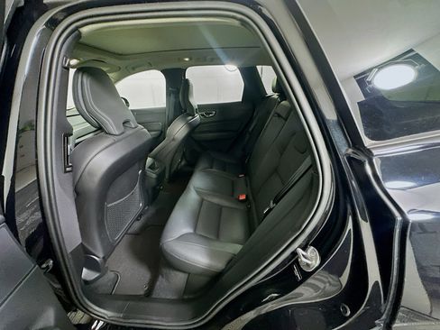 Used 2025 Volvo XC60 B5 Plus image 27