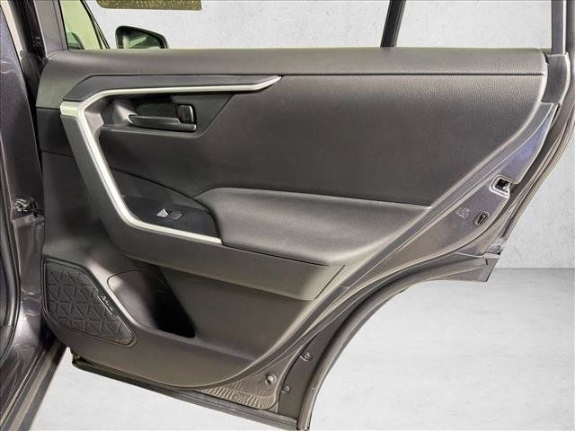 Used 2022 Toyota RAV4 LE FWD image 16