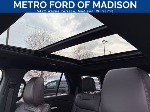 Certified 2025 Ford Explorer Platinum AWD/4WD image 35