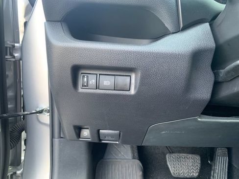 Used 2025 Toyota RAV4 XLE AWD/4WD image 31