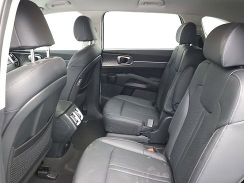 Used 2024 Kia Sorento EX image 16