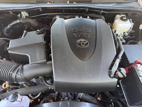 Certified 2023 Toyota Tacoma TRD Off-Road AWD/4WD image 21
