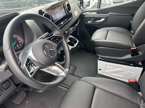 New 2024 Mercedes-Benz eSprinter 170 Cargo image 10