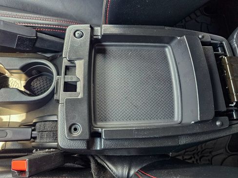 Used 2018 Jeep Wrangler Unlimited Rubicon AWD/4WD image 24