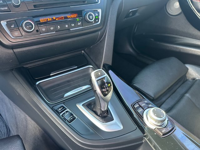 Used 2013 BMW 335i xDrive Sedan w/ Technology Pkg AWD/4WD image 17