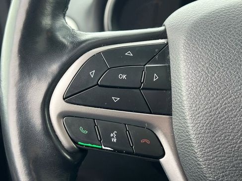Used 2021 Jeep Grand Cherokee Laredo AWD/4WD image 29