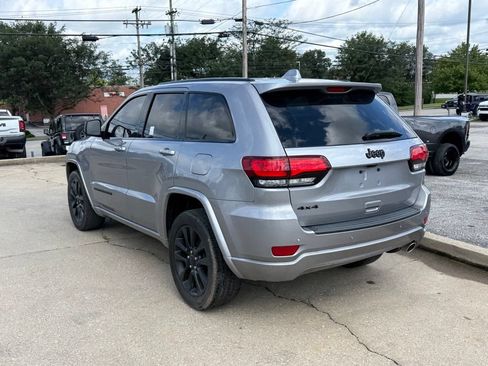 Used 2019 Jeep Grand Cherokee Altitude AWD/4WD image 8