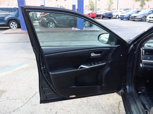 Used 2016 Toyota Camry SE FWD image 9