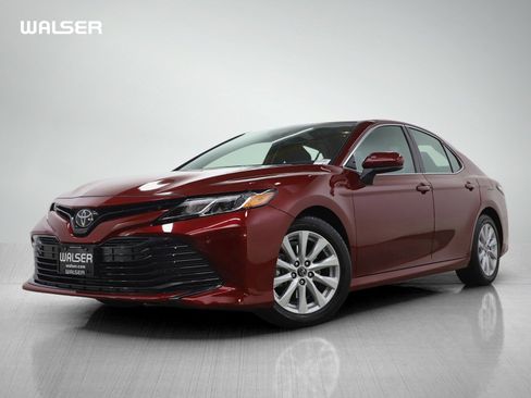 Used 2019 Toyota Camry LE image 1