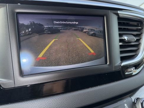 Used 2023 Chrysler Voyager LX FWD image 14