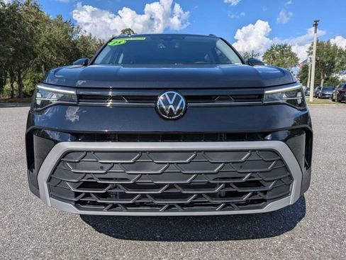 Used 2025 Volkswagen Taos SE AWD/4WD image 8