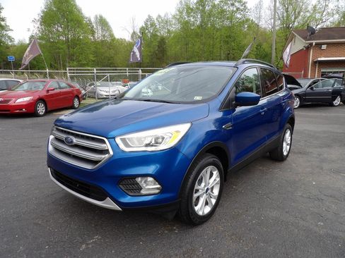 Used 2017 Ford Escape SE w/ Equipment Group 201A AWD/4WD image 3