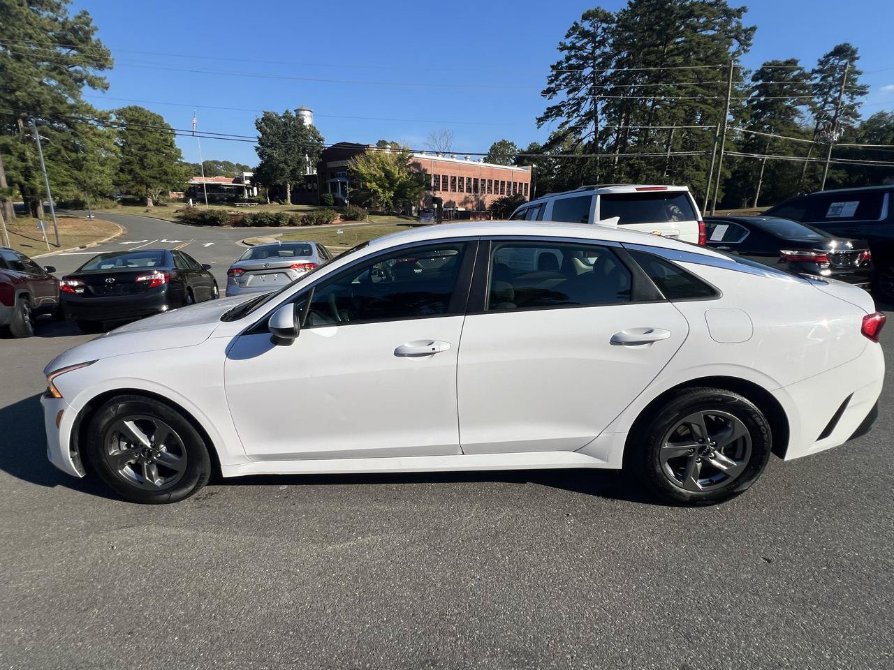 Used 2022 Kia K5 LXS FWD image 2