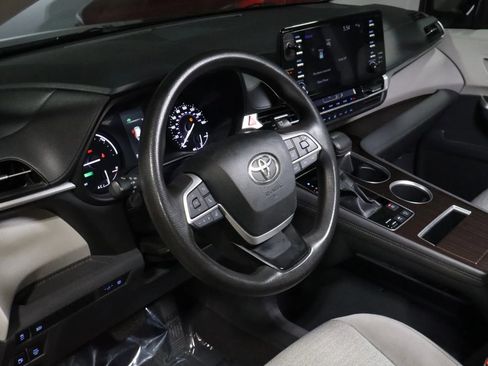 Used 2021 Toyota Sienna LE image 8
