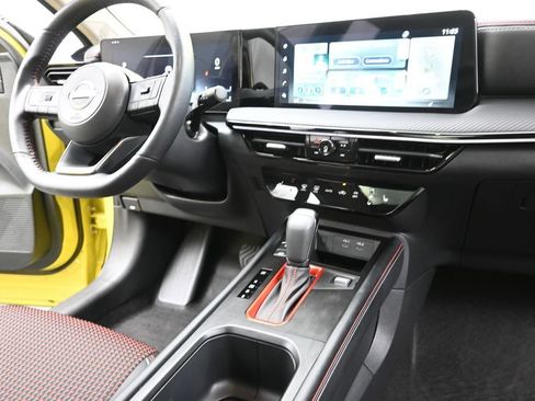Used 2025 Nissan Kicks SR w/ SR Premium Package FWD image 31