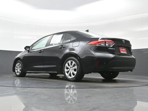 Used 2025 Toyota Corolla LE FWD image 28