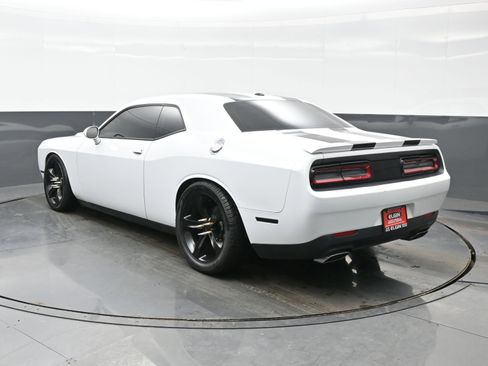Used 2017 Dodge Challenger R/T image 4