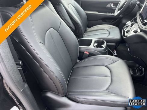 Used 2025 Chrysler Pacifica Select w/ Uconnect Theater Family Group FWD image 62
