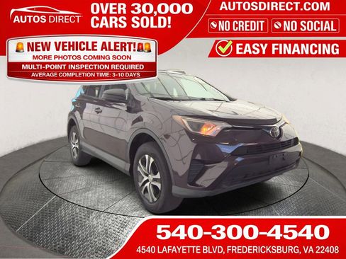 Used 2018 Toyota RAV4 LE AWD/4WD image 1