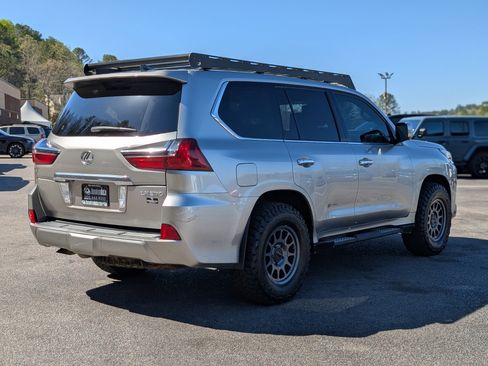 Used 2017 Lexus LX 570 4WD w/ Luxury Package image 9