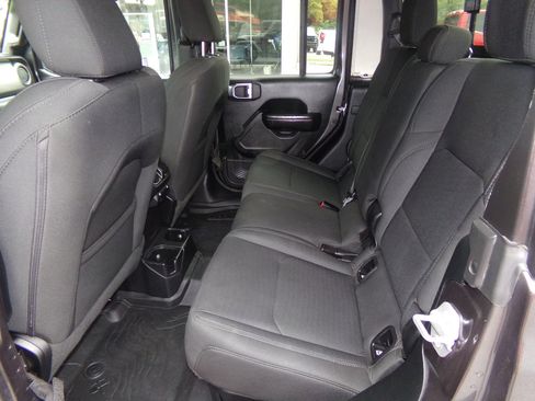 Used 2021 Jeep Gladiator Sport image 13