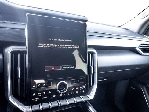 Used 2025 GMC Acadia Elevation image 23