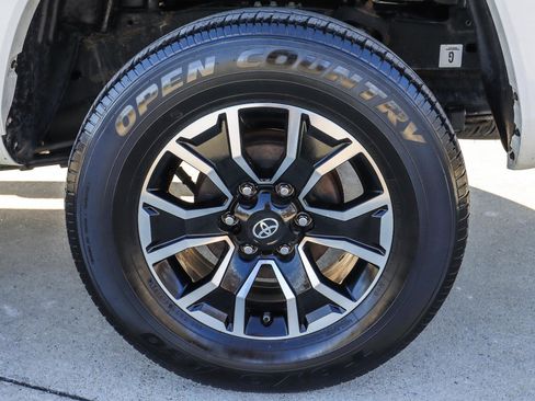 Used 2020 Toyota Tacoma TRD Sport image 19