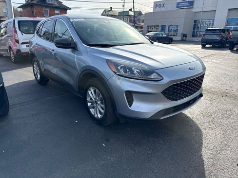 Used 2022 Ford Escape SE image 2