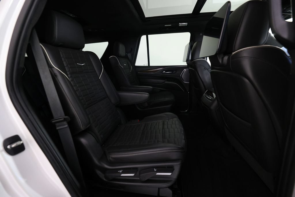 Used 2022 Cadillac Escalade Sport Platinum w/ Heavy-Duty Trailer Package AWD/4WD image 11