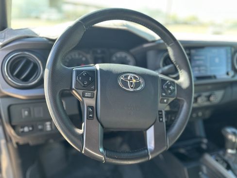 Used 2020 Toyota Tacoma TRD Off-Road image 15
