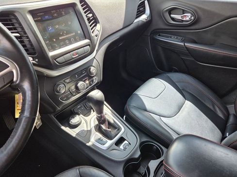 Used 2014 Jeep Cherokee Trailhawk w/ Leather Interior Group AWD/4WD image 36