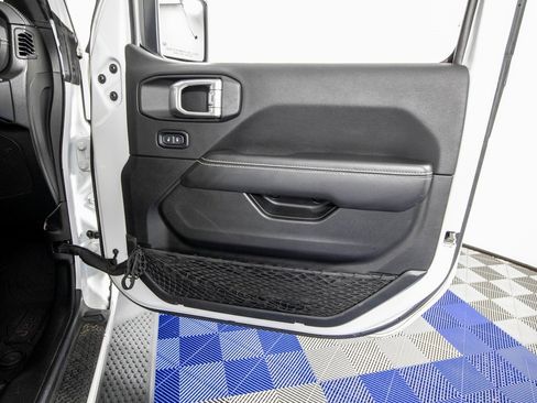 Used 2022 Jeep Wrangler Unlimited Sahara image 15