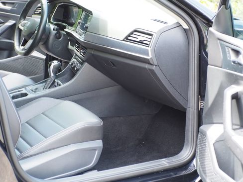 Used 2024 Volkswagen Jetta SE FWD image 22