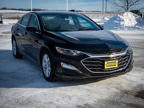 Used 2025 Chevrolet Malibu LT image 3