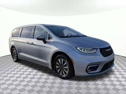 Used 2023 Chrysler Pacifica Touring-L