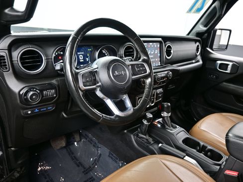Used 2021 Jeep Wrangler Unlimited Sahara w/ Cold Weather Group AWD/4WD image 14