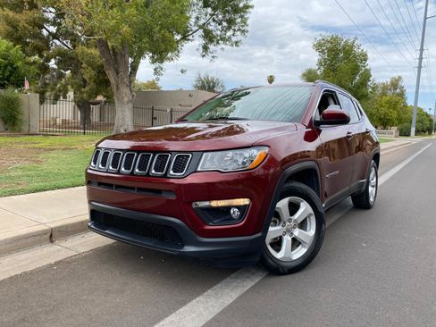 Used 2021 Jeep Compass Latitude FWD image 4