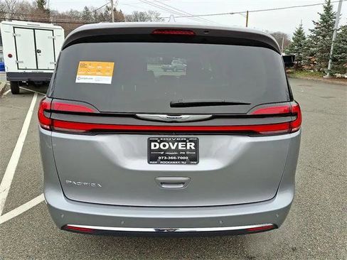 Certified 2021 Chrysler Pacifica Touring-L image 23