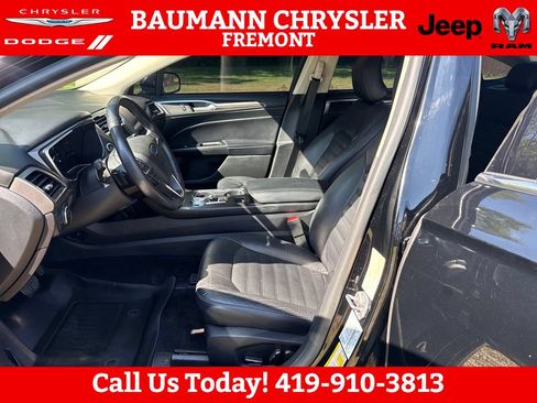 Used 2017 Ford Fusion SE w/ Equipment Group 202A AWD/4WD image 9