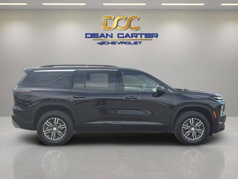 Used 2025 Chevrolet Traverse LT AWD/4WD image 6