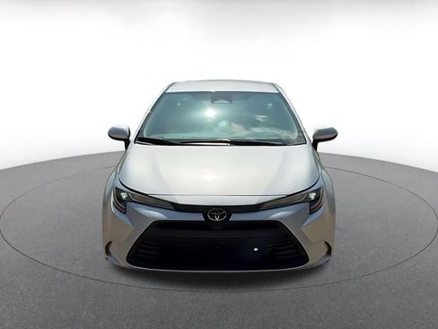 Used 2025 Toyota Corolla LE FWD image 4
