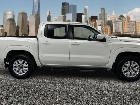 Used 2022 Nissan Frontier SV image 4