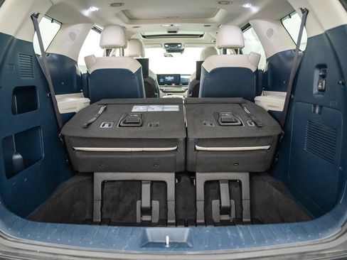 Used 2025 Kia Carnival SX FWD image 10