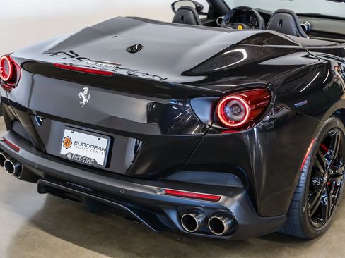 Used 2020 Ferrari Portofino RWD image 14