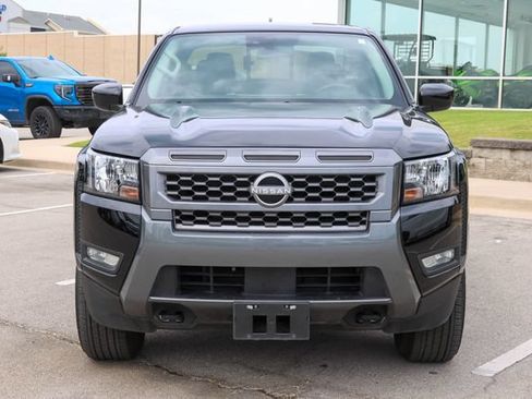 Used 2025 Nissan Frontier SV w/ SV Convenience Package AWD/4WD image 2