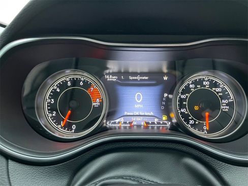 Used 2019 Jeep Cherokee Trailhawk w/ Cold Weather Group image 15