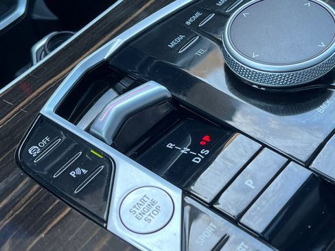 Used 2025 BMW X7 xDrive40i w/ Climate Comfort Package image 32