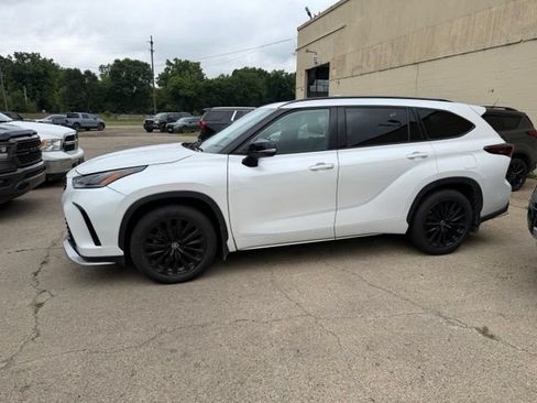 Used 2024 Toyota Highlander XSE AWD/4WD image 7