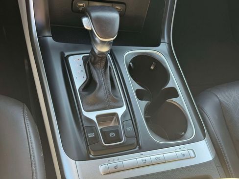 Used 2024 Kia Carnival LX FWD image 28