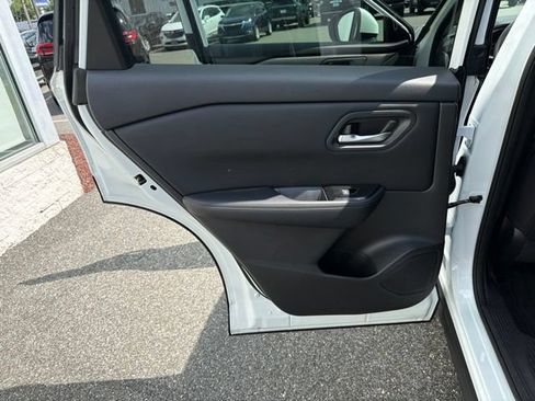 Used 2025 Nissan Rogue SV FWD image 14